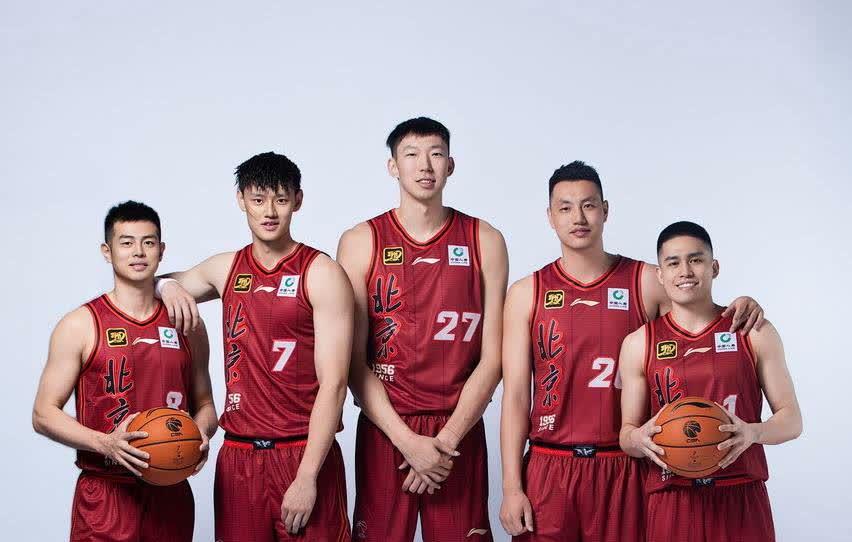 哈尔滨男篮精神抖擞，迎战山西劲旅