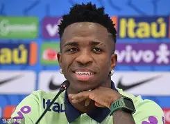 维尼修斯赛后谦逊发言登热搜，巴塞罗那鏖战密尔沃基雄鹿引发热议的简单介绍